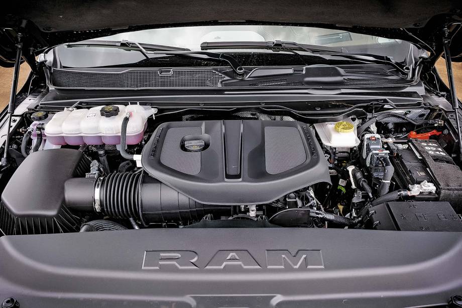 Motor da 1500 agora é um seis-cilindros biturbo de 426 cv