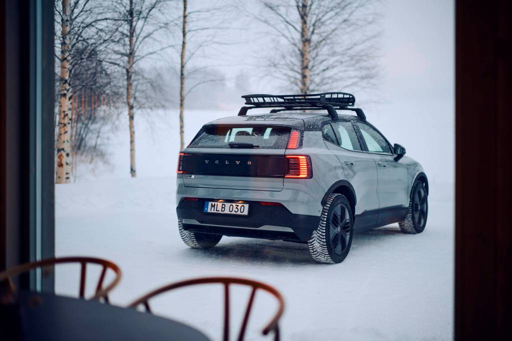Volvo EX30 Cross Country with Swedish winter cabin Volvo EX90 Cross Country