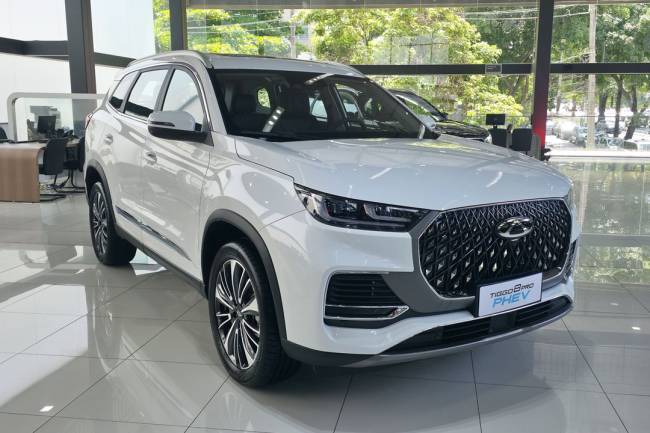 Caoa Chery Tiggo 8 PHEV fica mais equipado e custa R$ 279.990