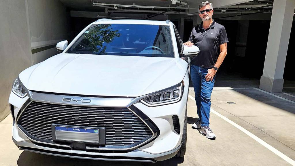 Donos de BYD Song Plus pagam quase R$ 400 mais caro nas revisões de “preço fixo”