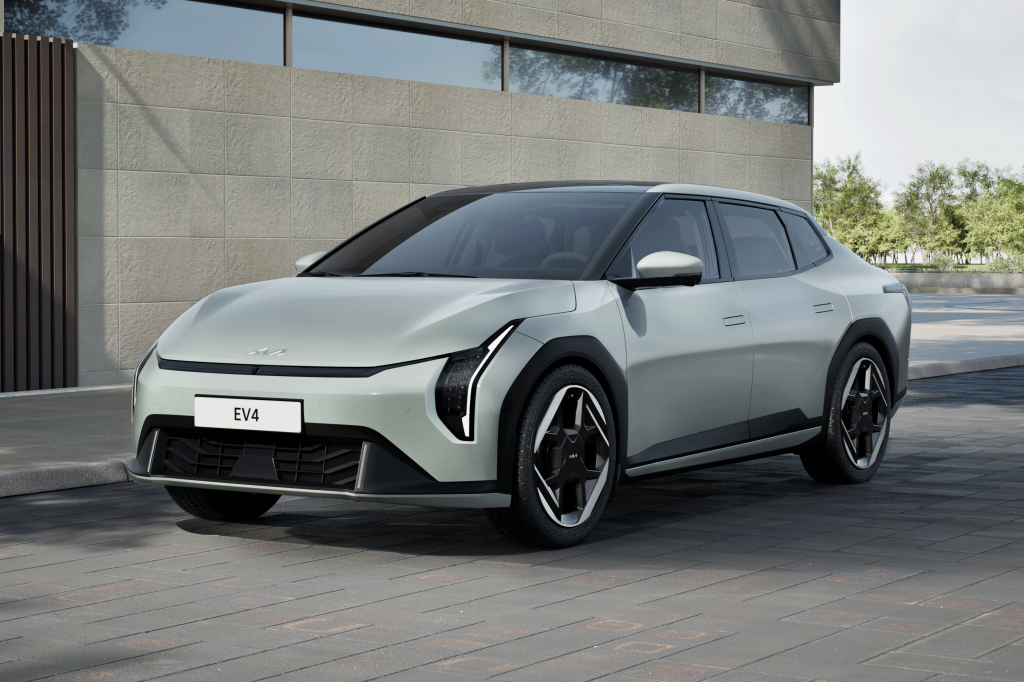 Kia EV4 pode ser hatch ou sedã e reforça a ousadia dos elétricos da marca
