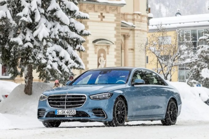 mercedes-benz-classe-s-2025-na-neve-1536×864