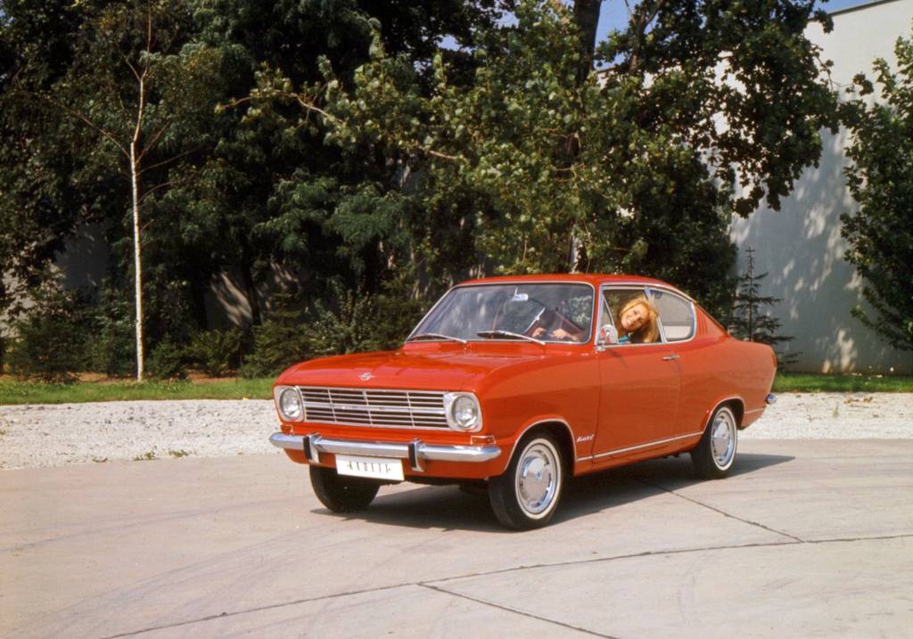 opel_kadett_l-coupe_vermelho-frente-parado Kadett