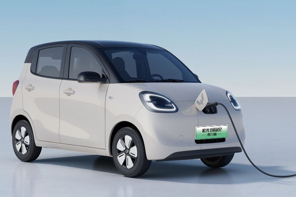 Carro elétrico mais barato da GM ganha versão 4 portas por R$ 36.000