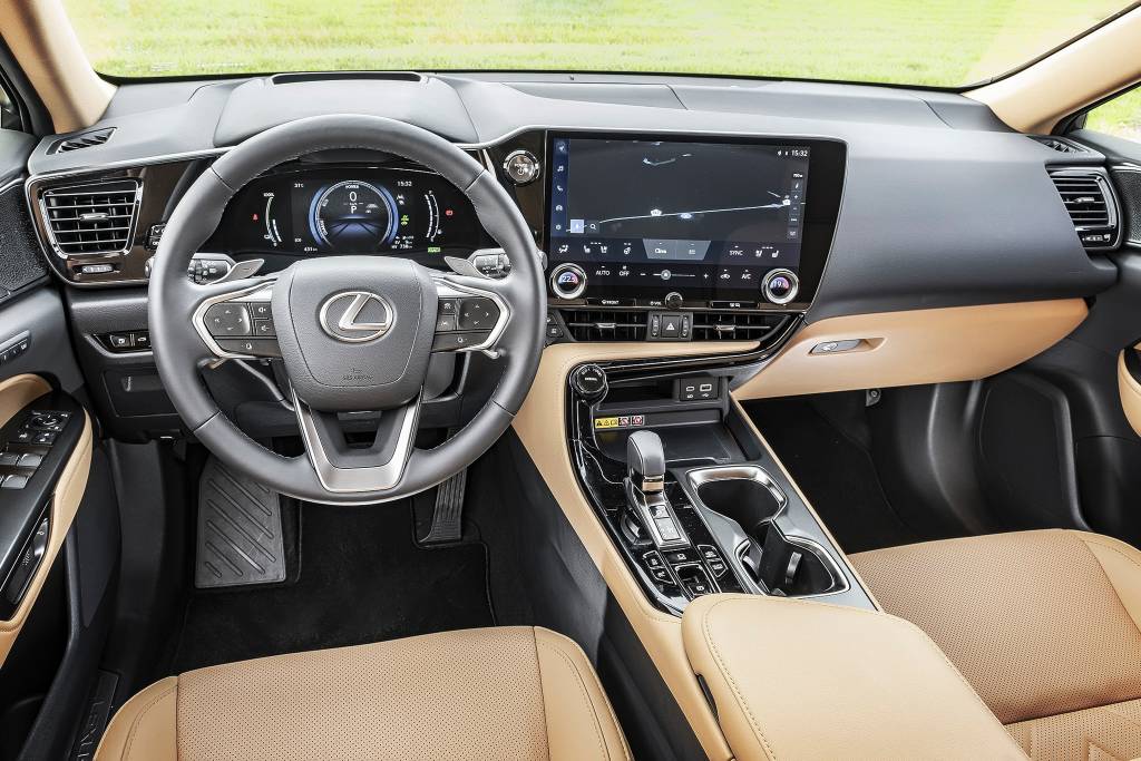 2FLP1402_c58977 Lexus NX 450h+