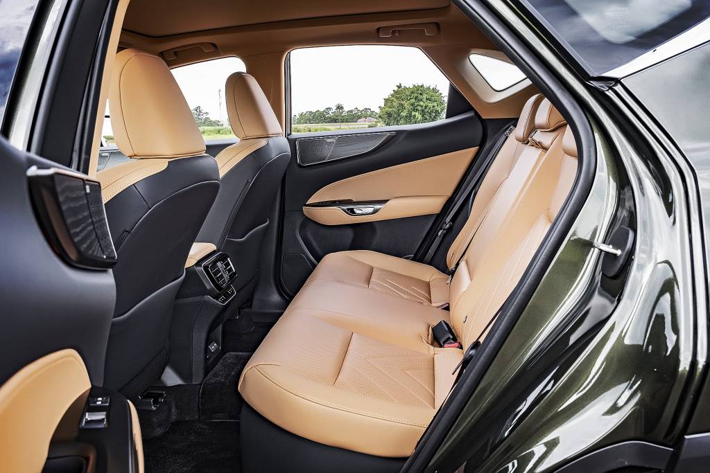 2FLP1415_60e36e Lexus NX 450h+