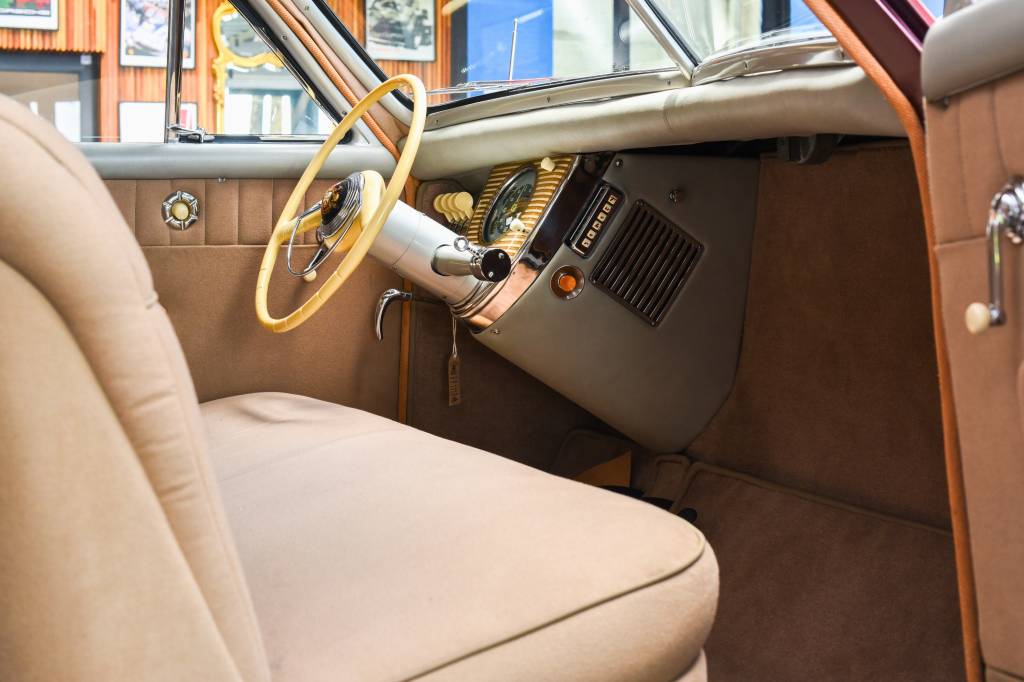 Tucker 48 CARDE (7) Tucker 48 CARDE