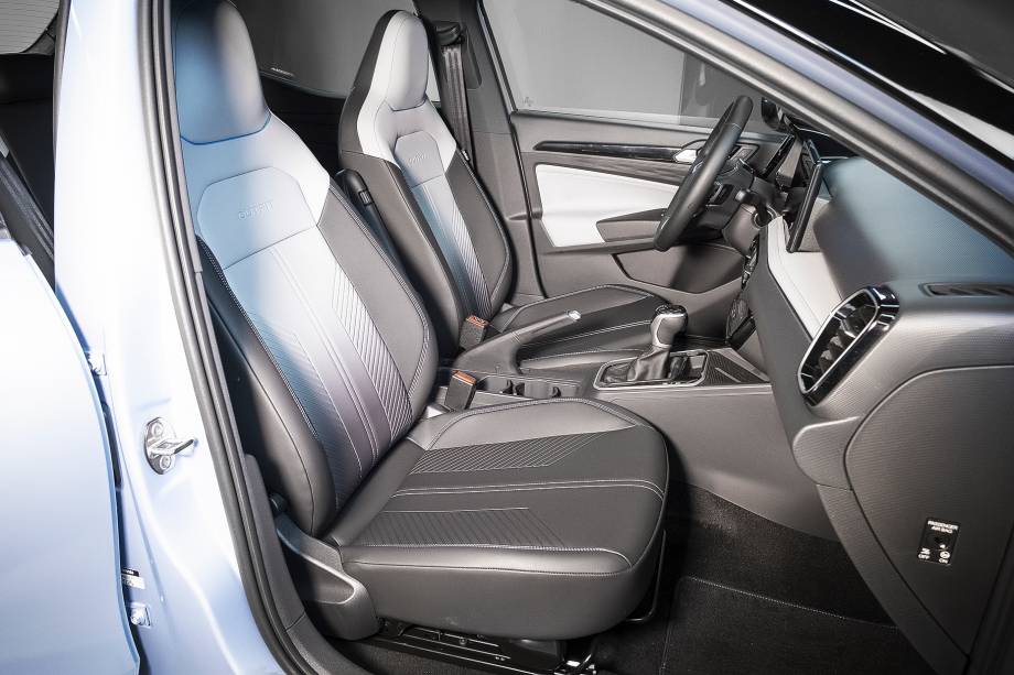 Espaço dianteiro do Volkswagen Tera