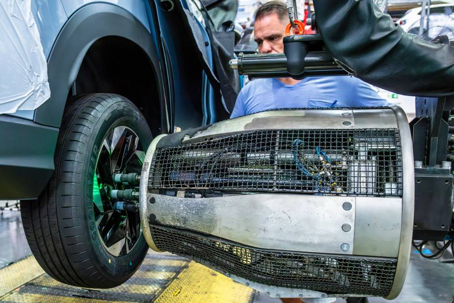 Equipamento aperta todos os parafusos de uma só vez com o torque ideal - todas as informações do aperto ficam na base de dados da VW