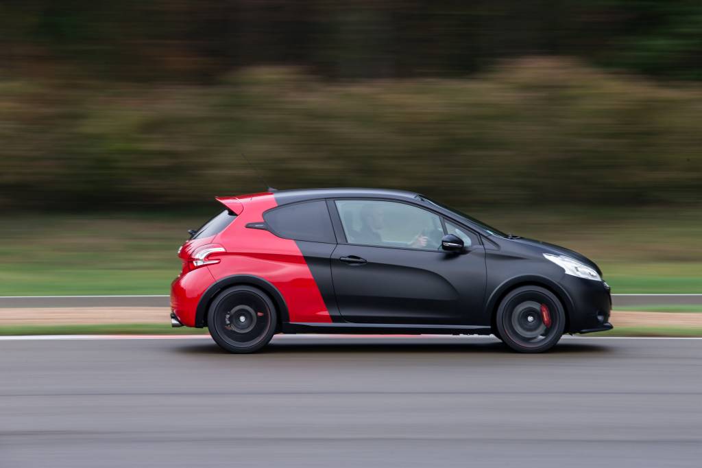 peugeot_208_gti_30th_anniversary_5 208 GTi