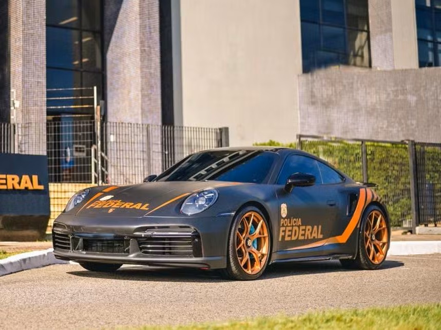 Porsche 911 Turbo apreendido vira viatura da PF em Santa Catarina