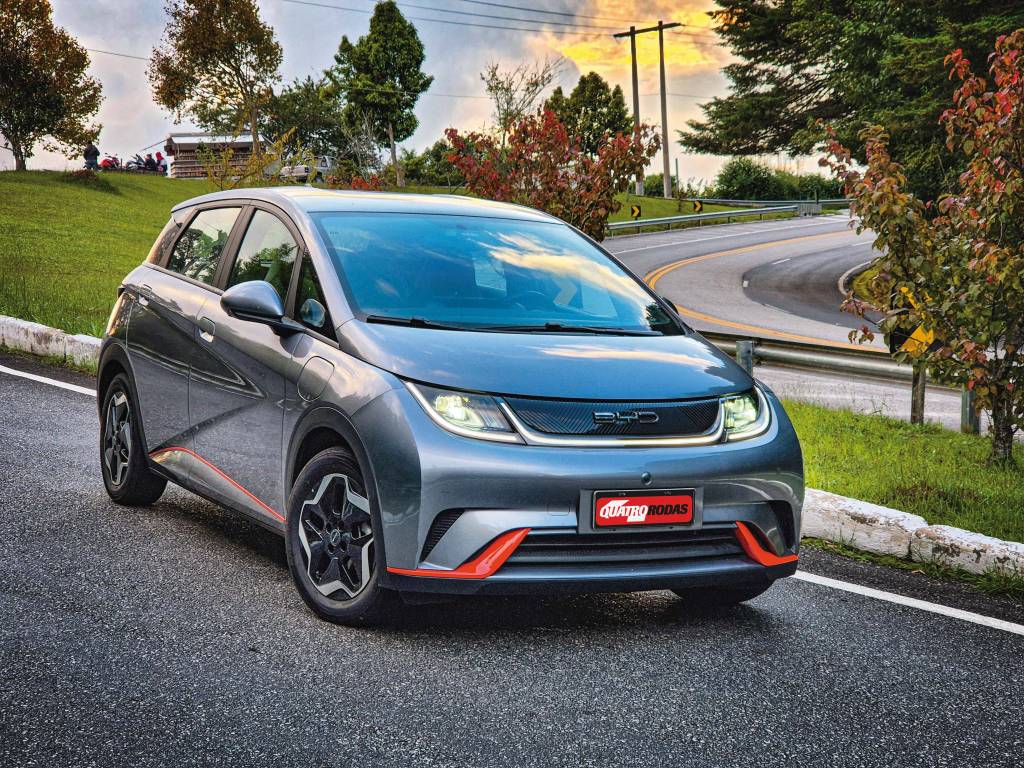 Dá para viajar de carro elétrico? Estamos superando os receios com o BYD Dolphin