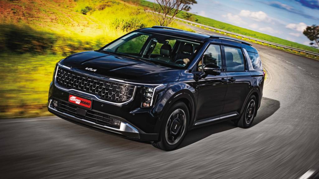 Teste: nova Kia Carnival faz o que poucos carros no Brasil são capazes de fazer