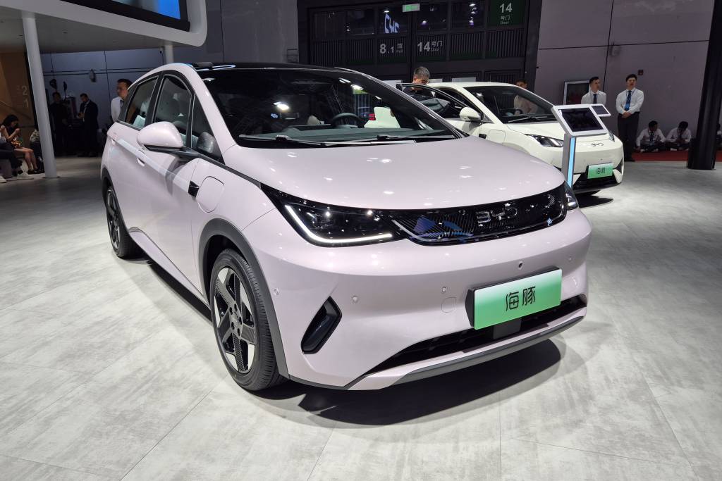 BYD Dolphin 2027 é registrado no Brasil com novo design e sem tela giratória