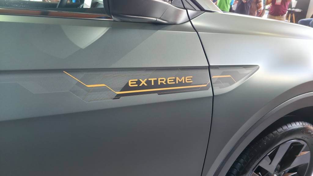 WhatsApp Image 2025-04-04 at 12.15.17 (1) VW T-CROSS EXTREME