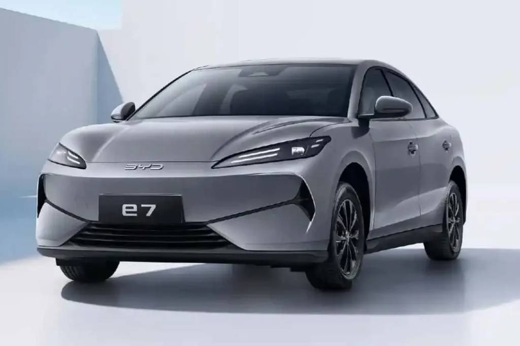 BYD e7 é um Corolla elétrico para taxistas e motoristas de aplicativos