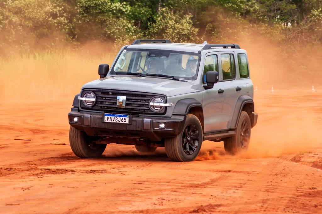 GWM Tank 300 é um jipão híbrido com 4×4 raiz e 400 cv a preço de Commander