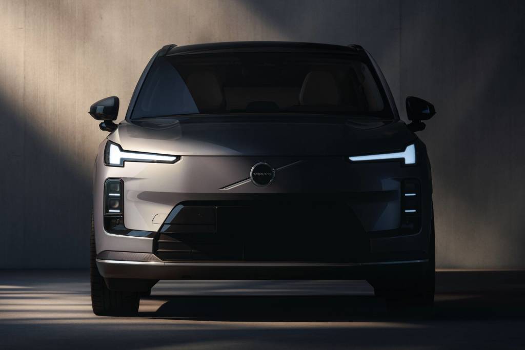 Volvo XC70 retorna como SUV híbrido plug-in com 200 km de alcance elétrico