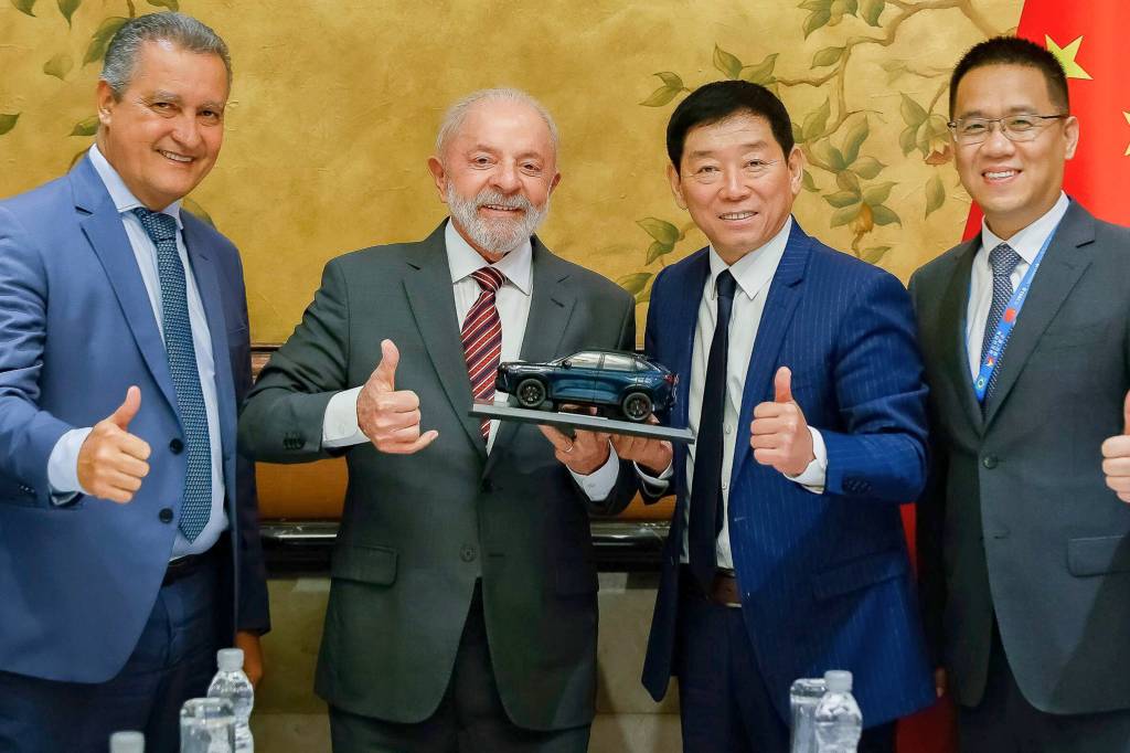 O que acontece com os carros em miniatura recebidos pela presidência?