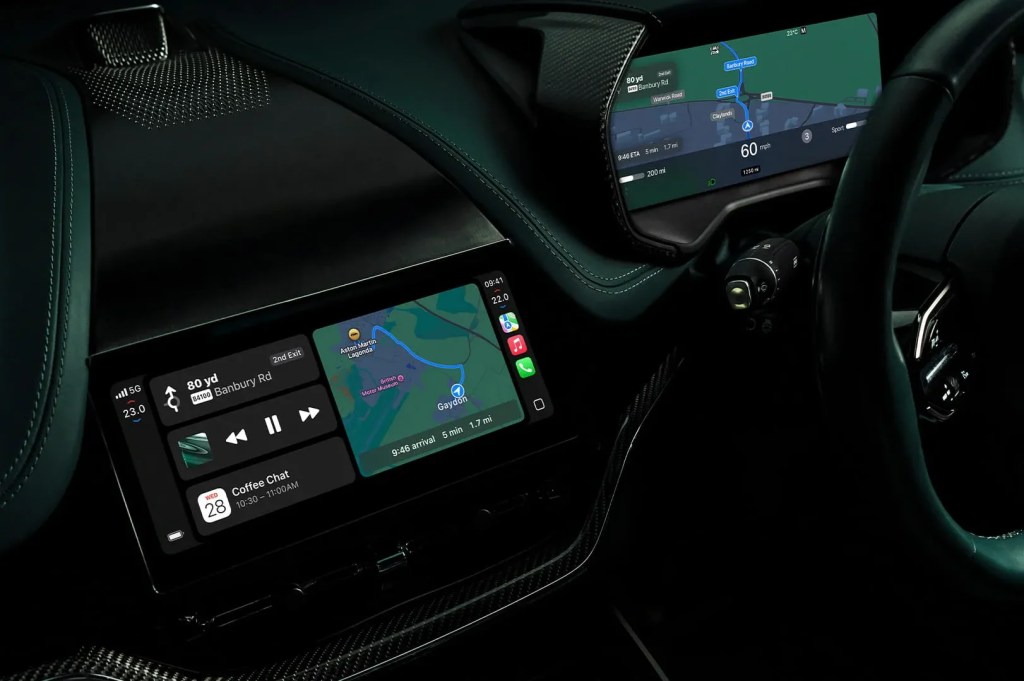 Aston Martin é a primeira marca a adotar o sistema multimídia Apple CarPlay Ultra