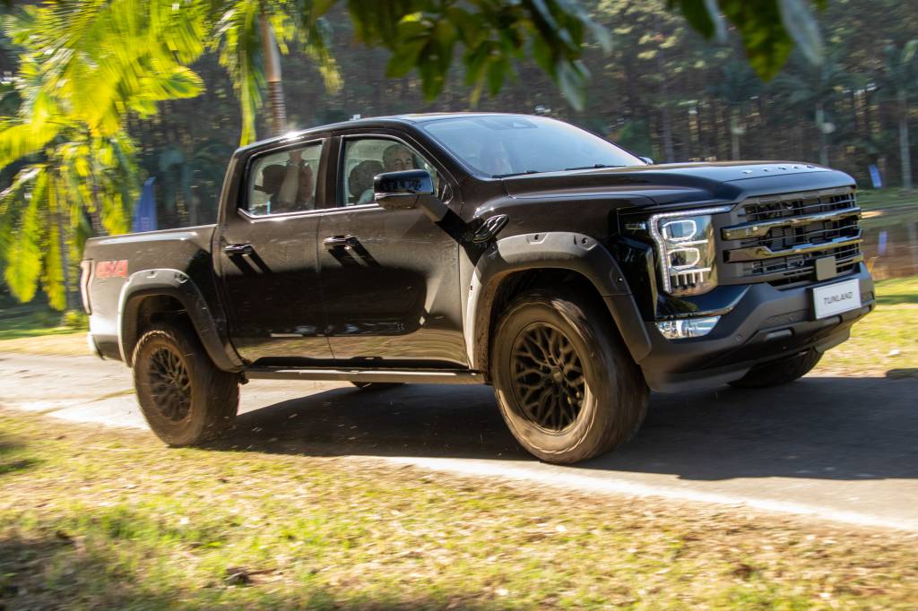 Foton lança picape média híbrida com motor diesel e 10 anos de garantia; veja preços