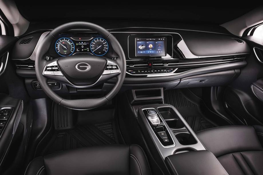 Quadro de instrumentos é analógica e central multimídia só tem Apple CarPlay