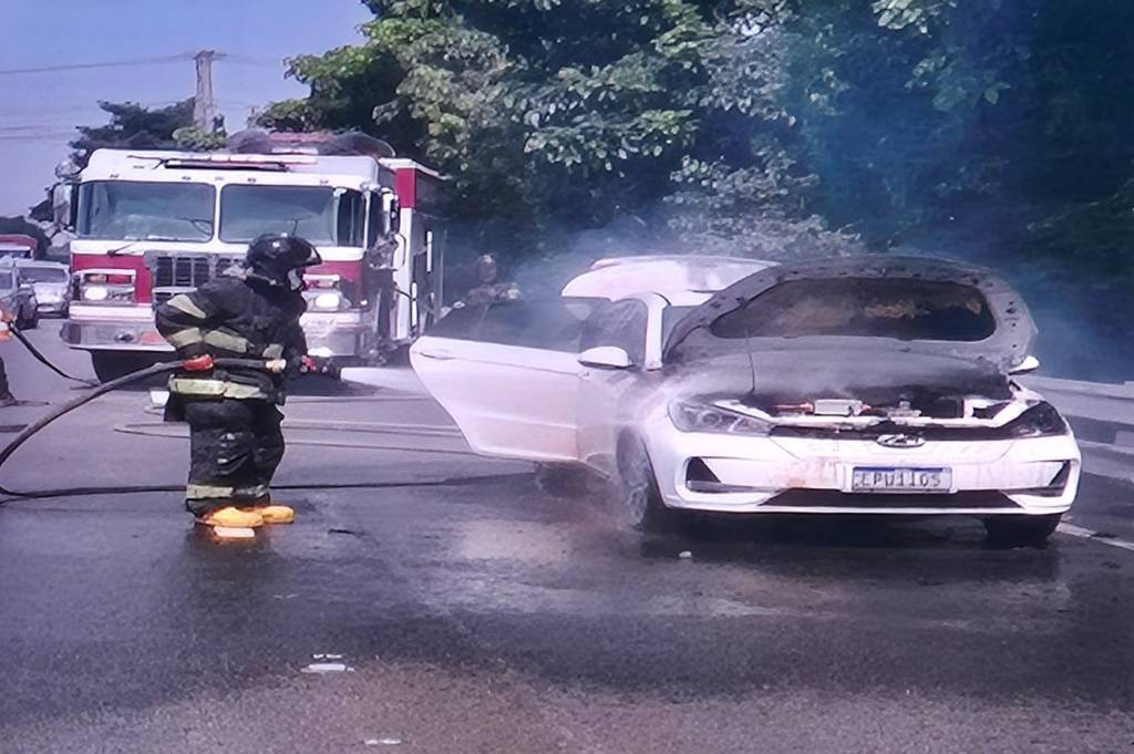 Após incêndios e simulações, Brasil terá norma para carregadores de carros elétricos
