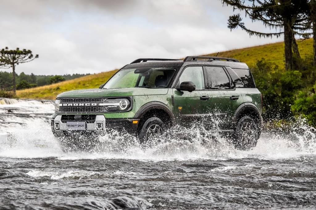 Ford Bronco Sport 2025 tem novo visual, função de carro elétrico e mesmo preço