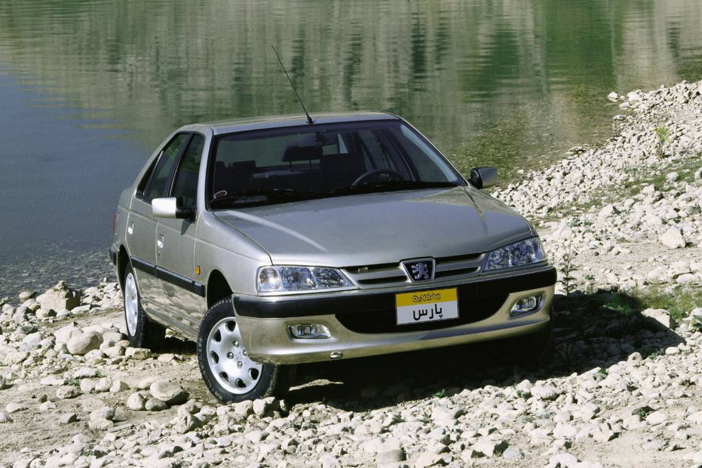 Irã ainda fabrica Peugeot 405, Mercedes Muriçoca e picape Nissan de 55 anos