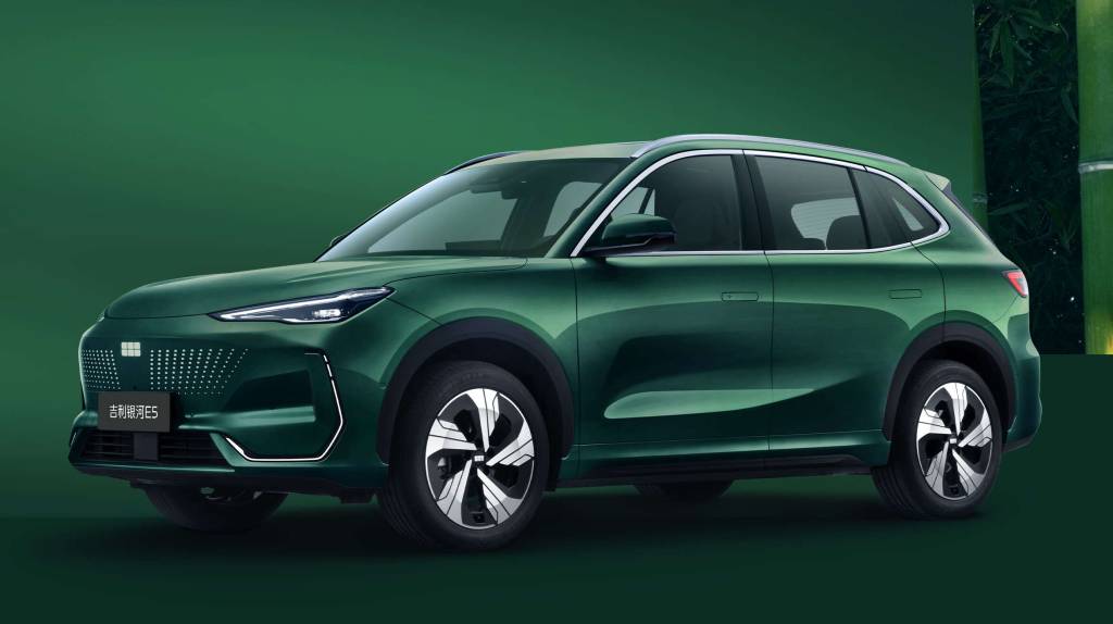 Geely EX5 mal chegou ao Brasil e já tem versão com mais autonomia na China