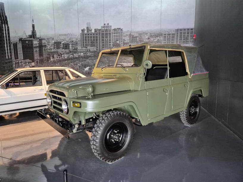 Beijing BJ212