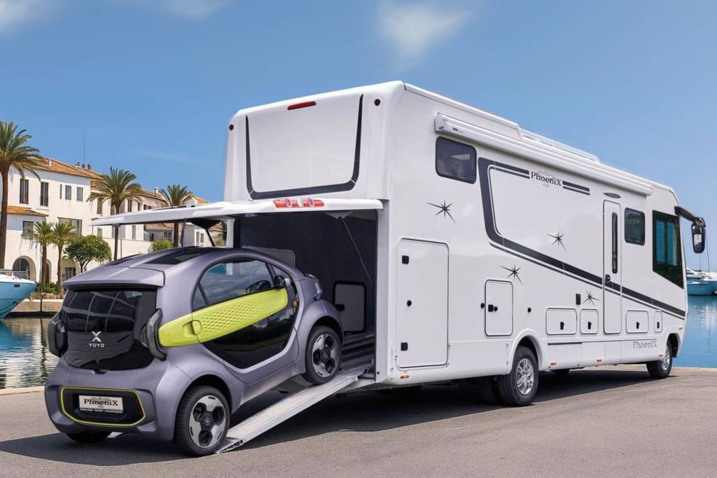 Este motorhome de R$ 2 milhões tem garagem e vem com minicarro elétrico