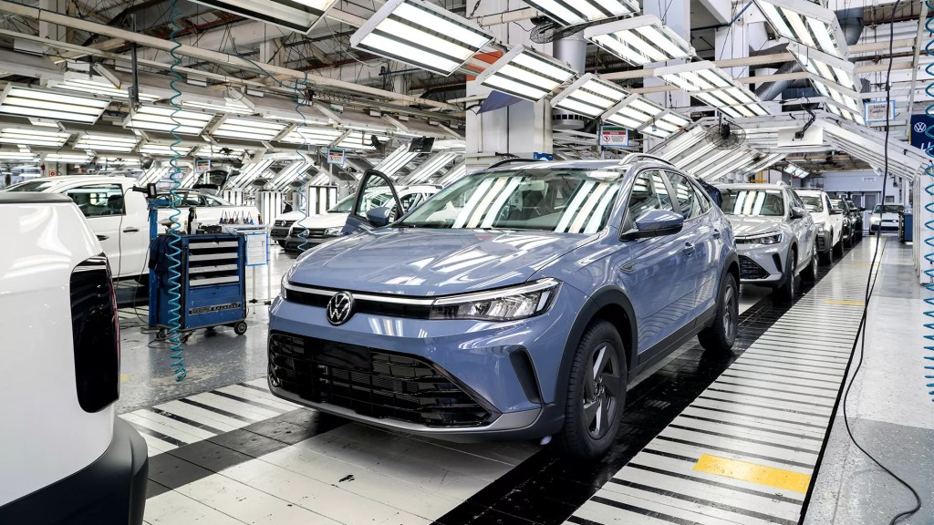 Volkswagen promete linha completa de híbridos flex nacionais a partir de 2026