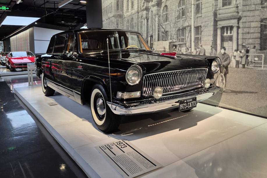 Hongqi CA773
