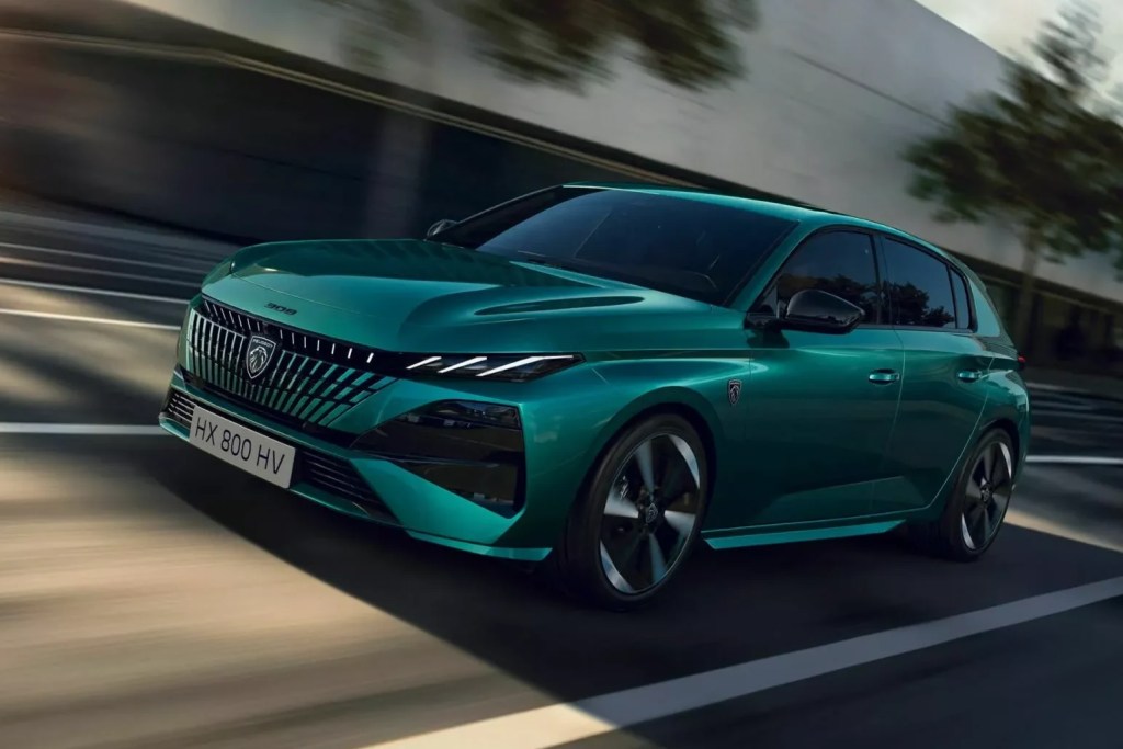 Peugeot 308 muda para estar na moda e mantém versão perua viva