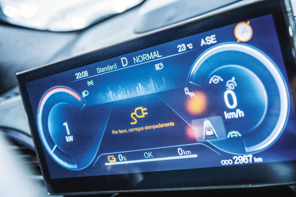 Por que o tempo de recarga dos carros elétricos é divulgado só até 80%?