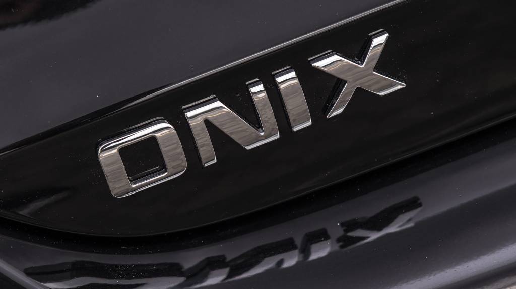 Chevrolet Onix é atacado e defendido por robôs em crise da correia banhada a óleo