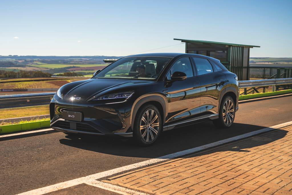 BYD desiste de lançar versão híbrida do Seal e SUV cupê elétrico no Brasil