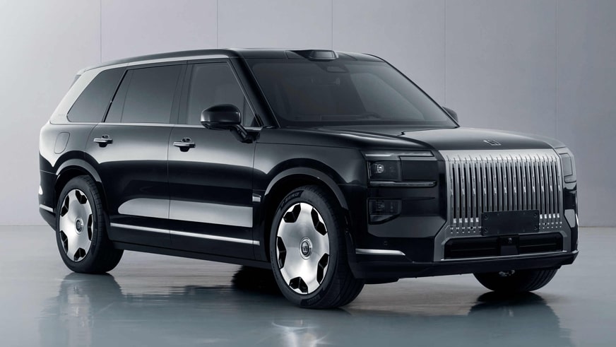 Zeekr 9X é SUV híbrido plug-in que roda por 302 km só com a carga da bateria