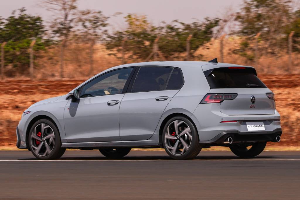 VW Golf elétrico terá seu lançamento atrasado por problemas orçamentários