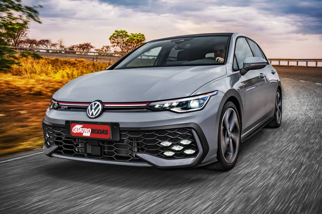 Já testamos o Volkswagen Golf GTI, que retornará ao Brasil em 2026