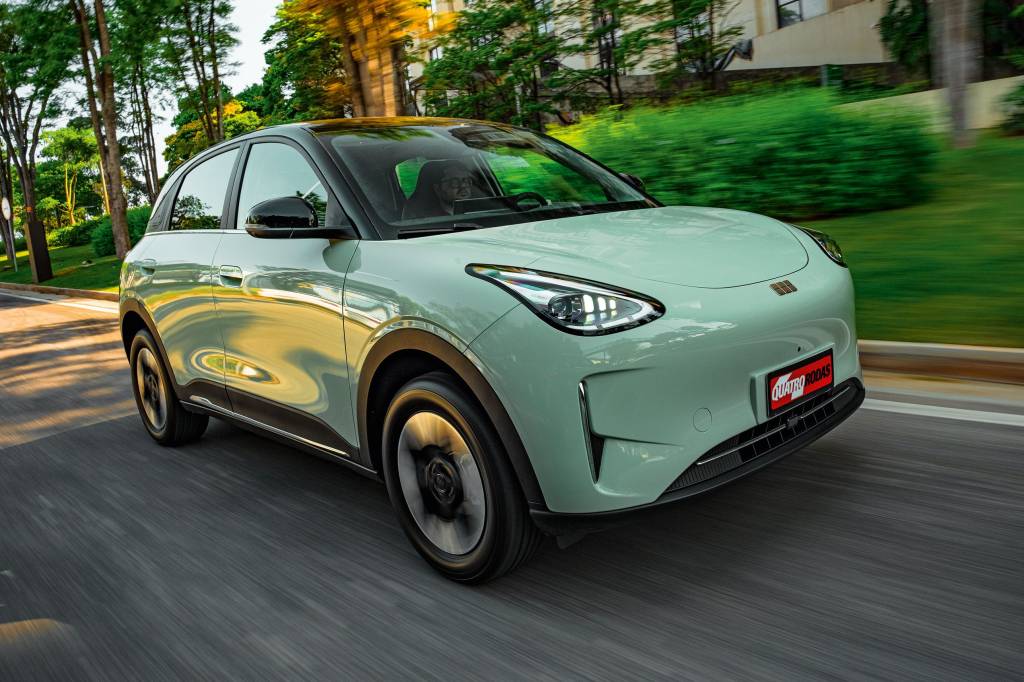 Geely EX2 é divertido de dirigir, bem equipado e tem preço de Dolphin Mini