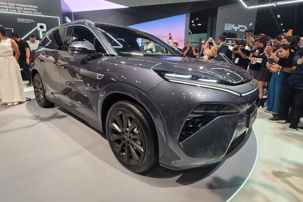 BYD Atto 8 chega como SUV híbrido mais caro da marca no Brasil; veja preço