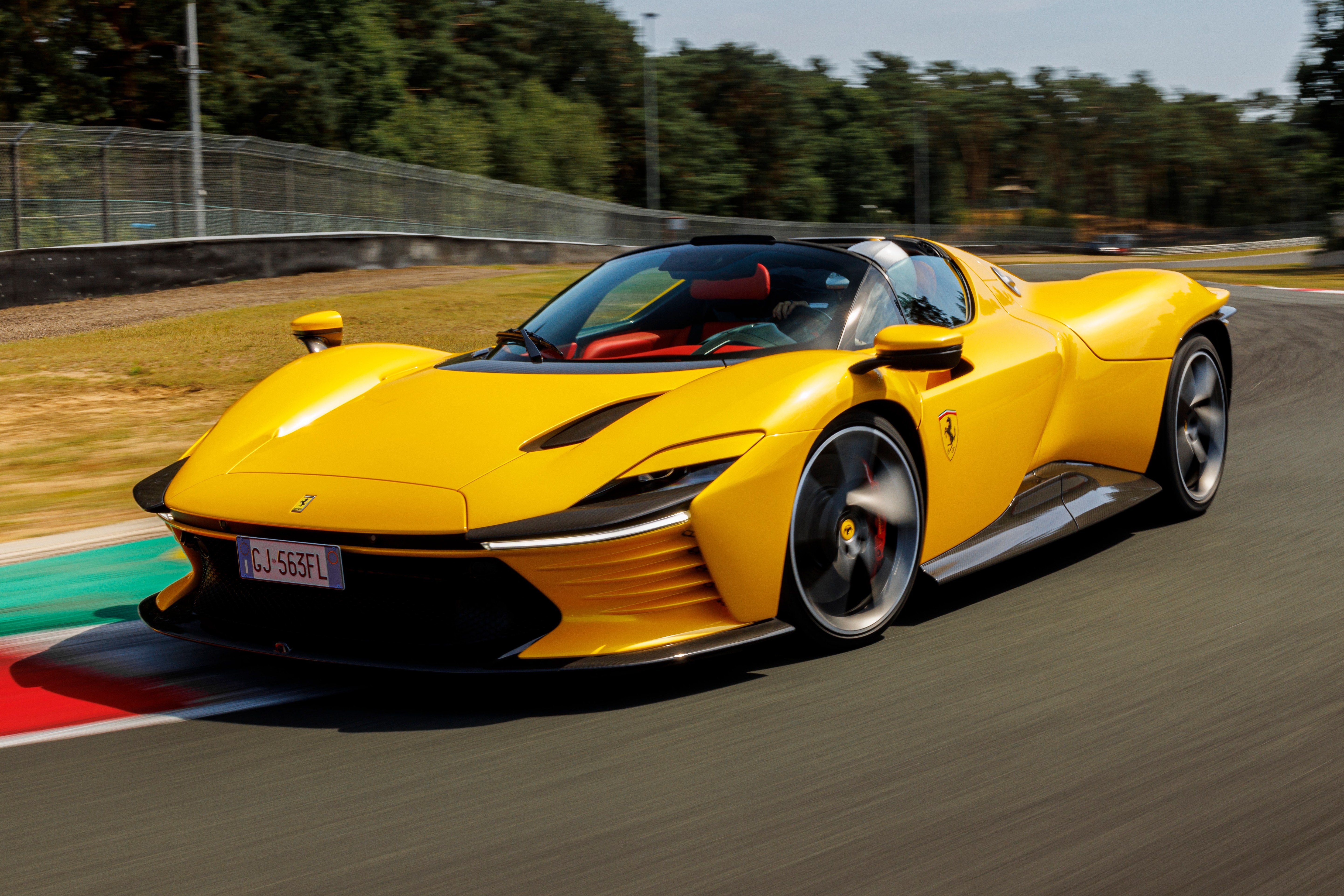 ferrari_daytona_sp3_24