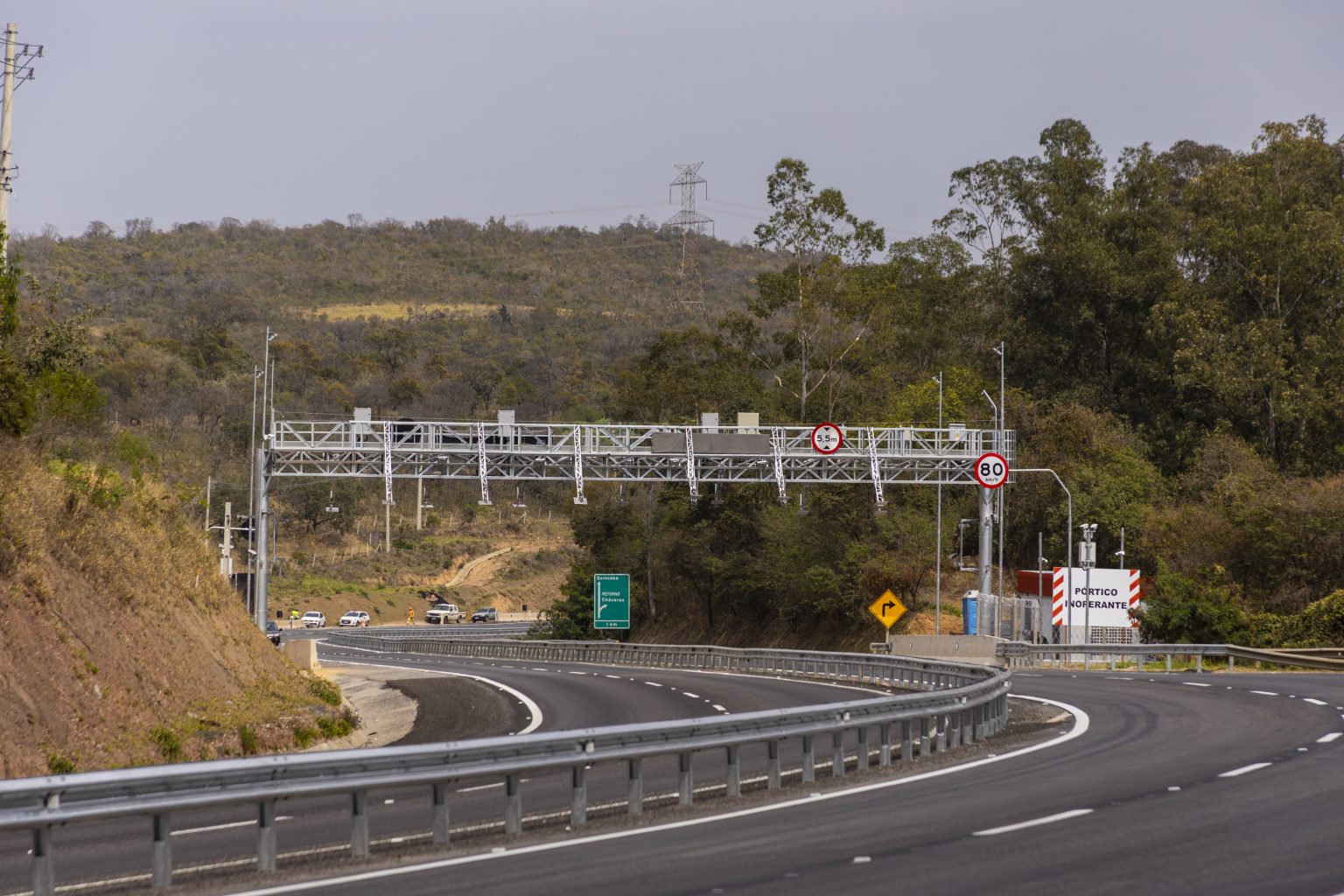 No free flow, os ve&iacute;culos passam pelo ped&aacute;gio sem a necessidade de reduzir a velocidade