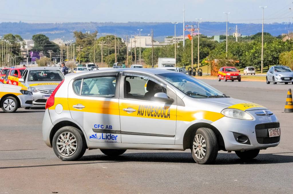 Governo muda prova prática da CNH e oficializa o fim da exigência de baliza