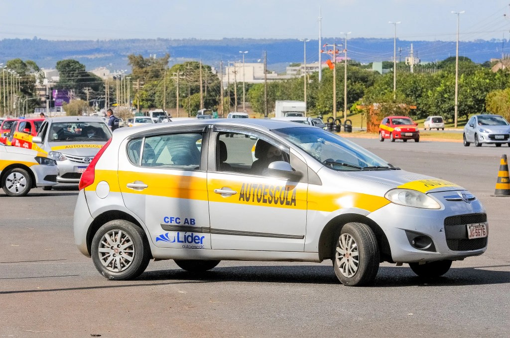 Governo muda prova prática da CNH e oficializa o fim da exigência de baliza