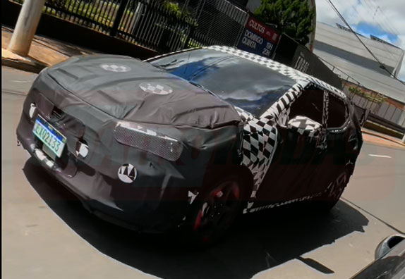 Hyundai HB20 2027 em testes