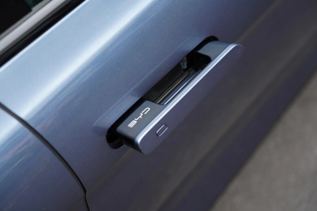 China bane maçanetas retráteis e isso afetará 60% dos carros produzidos