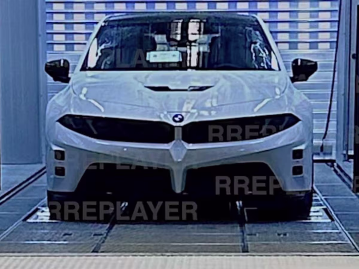 Foto vazada do BMW M3 EV